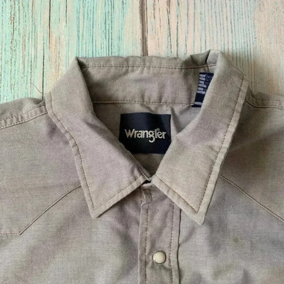 Wrangler short sleeve snap button down work shirt - Picture 8 of 11